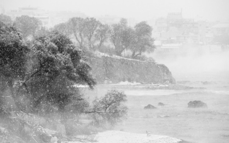 Χάνονται στο λευκό τα Χανιά