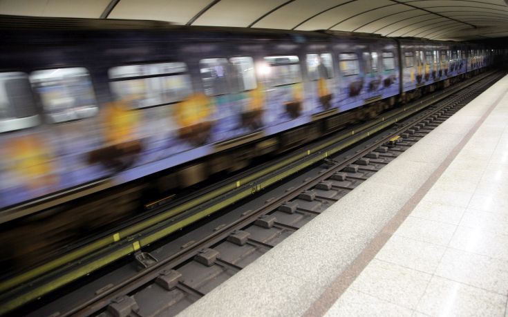 Τραγικός θάνατος 41χρονης – Σκοτώθηκε μπροστά στα μάτια του φίλου της όταν πιάστηκε το λουρί του σκύλου της στο Μετρό