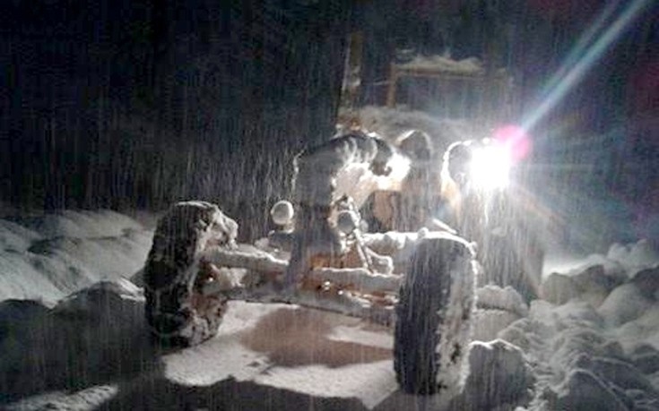 Έφτασε τα δύο μέτρα το χιόνι στα ορεινά των Τρικάλων