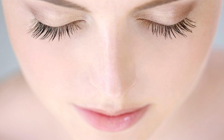 Lash Lift, το νέο beauty trend που έχει γίνει εμμονή