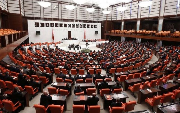 Ψηφίστηκαν τα πρώτα επτά άρθρα για τη συνταγματική μεταρρύθμιση στην Τουρκία