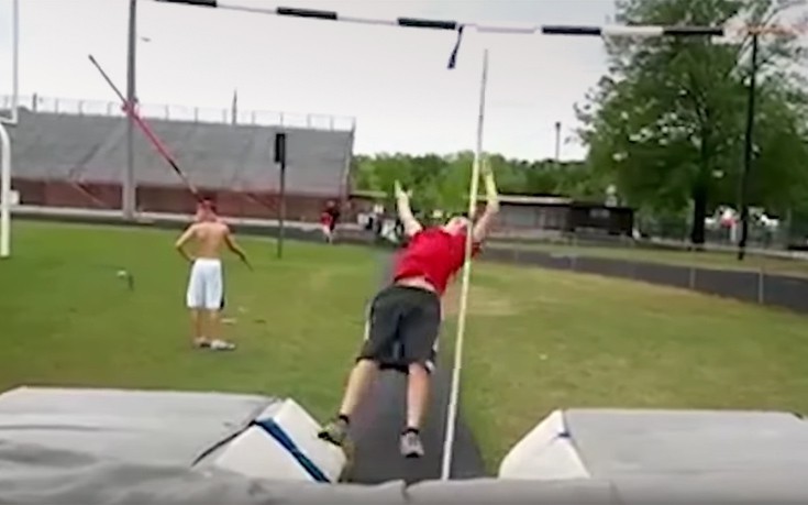 Γκάφες και πτώσεις στα γήπεδα του κόσμου