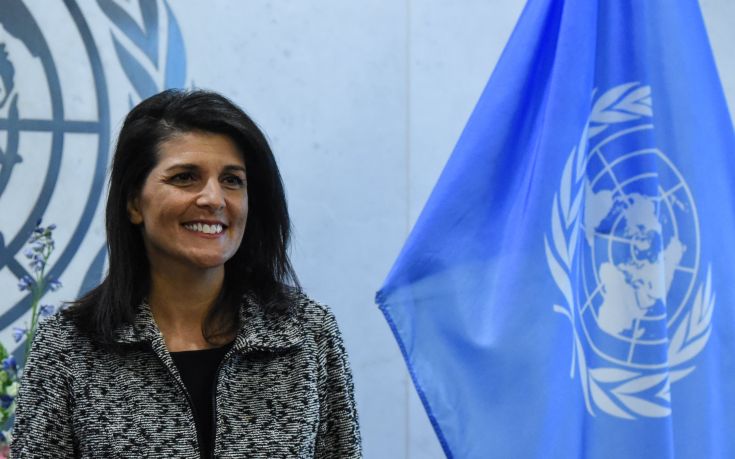 Η πρέσβης των ΗΠΑ στον ΟΗΕ στο πλευρό γυναικών που παρενόχλησε ο Τραμπ