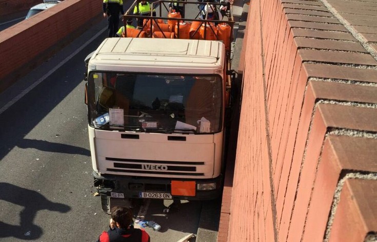 Συναγερμός για τρομοκρατικό χτύπημα με φορτηγό στη Βαρκελώνη