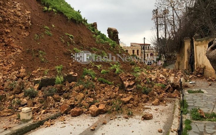 Κατέρρευσε τμήμα του επιπρομαχώνα Αγίου Δημητρίου στα Χανιά