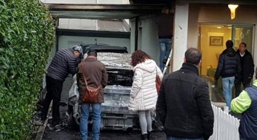 Έκαψαν τα αυτοκίνητα του προέδρου της Πεσκάρα