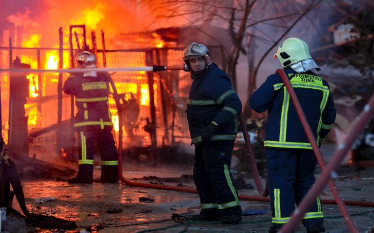 Πυρκαγιά σε βιοτεχνία ξυλείας στο Νέο Κόσμο