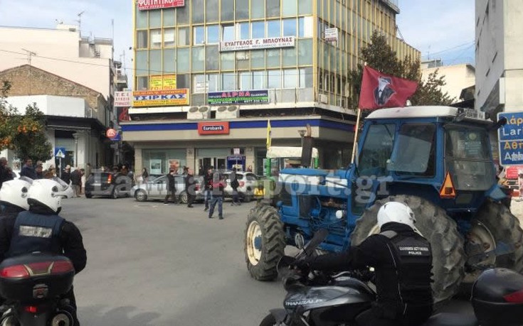 Τα τρακτέρ μπήκαν στην πόλη της Λαμίας