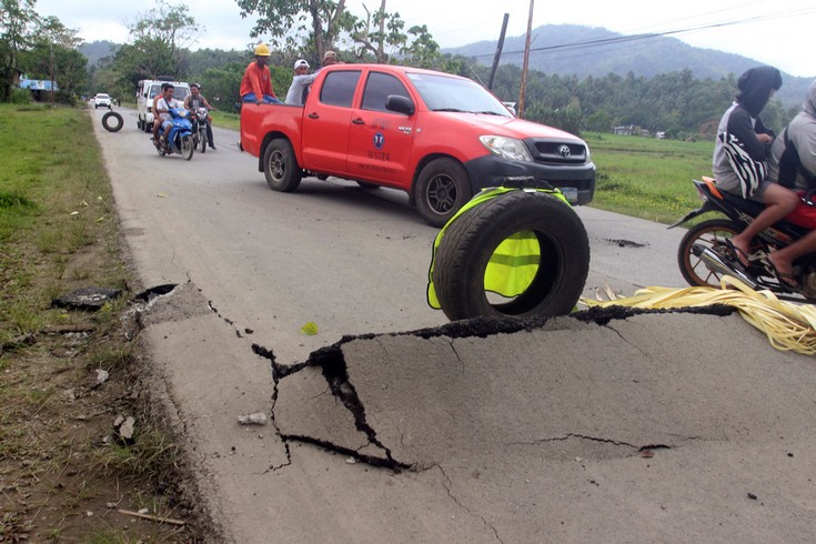 Σεισμός σκόρπισε το θάνατο στις Φιλιππίνες