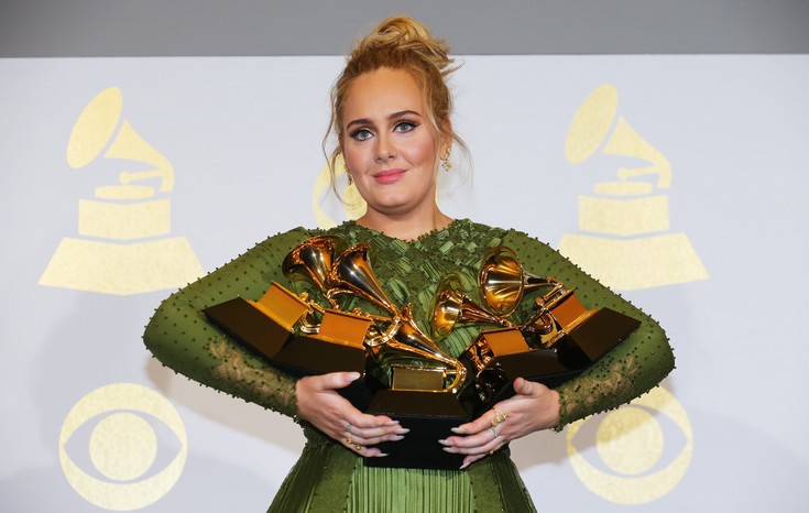 Η Αντέλ μεγάλη νικήτρια στα Grammy άφησε πίσω της τη Μπιγιονσέ