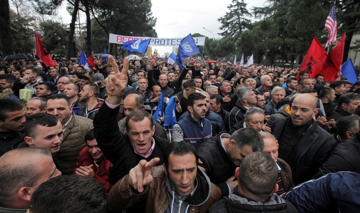 Μπλόκο στο κοινοβούλιο στην Αλβανία