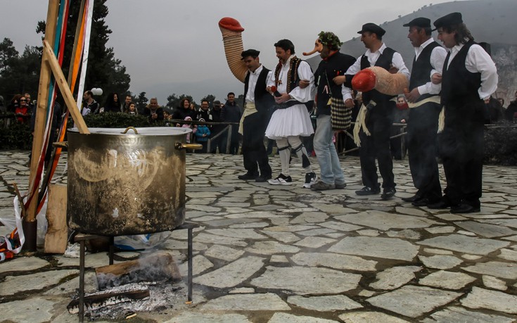 Το έθιμο με τους φαλλούς στον Τύρναβο από το 1898