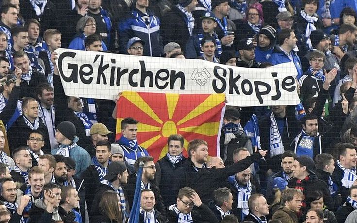 Σημαίες της ΠΓΔΜ σήκωσαν οπαδοί της Σάλκε στο ματς με τον ΠΑΟΚ