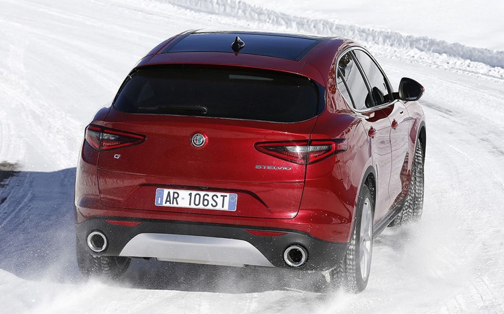 AlfaRomeoARStelvio14 AlfaRomeoARStelvio14