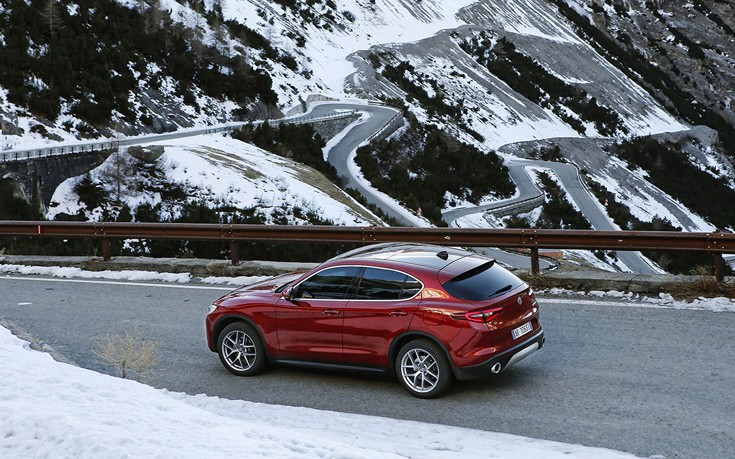AlfaRomeoARStelvio15 AlfaRomeoARStelvio15