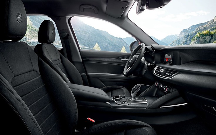 AlfaRomeoARStelvio19 AlfaRomeoARStelvio19