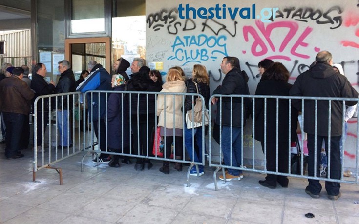 Ατελείωτες ουρές στην Πρόνοια Θεσσαλονίκης για το Κοινωνικό Εισόδημα Αλληλεγγύης