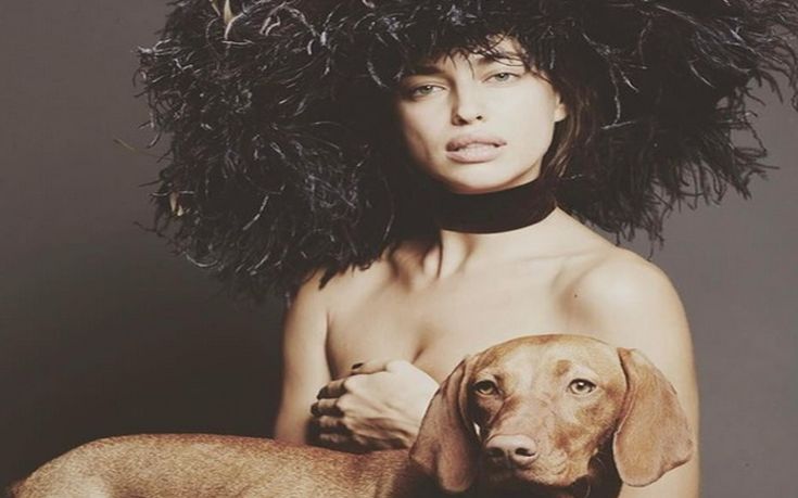 Ημίγυμνη, παρέα με ένα σκύλο η Irina Shayk