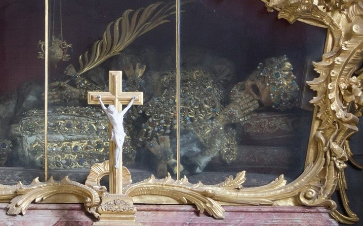 Οι χρυσοποίκιλτοι άγιοι που τα λείψανά τους διατηρούνται ακέραια εδώ και αιώνες