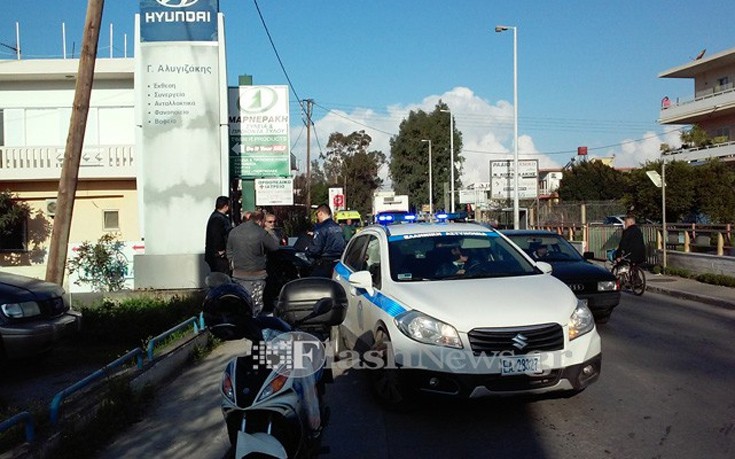 Σε σοβαρή κατάσταση γυναίκα που παρασύρθηκε από μηχανάκι