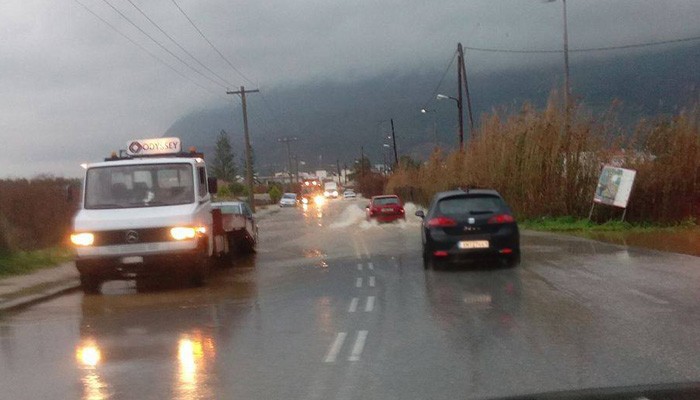 Ισχυρή νεροποντή σάρωσε τη δυτική Κρήτη