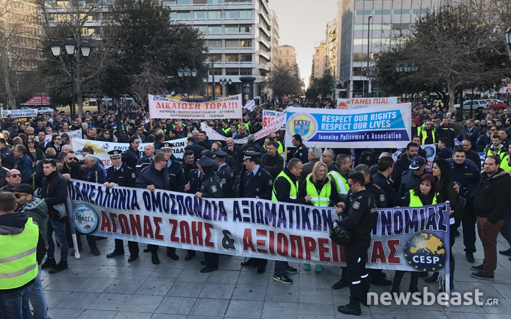 Έδιωξαν Κασιδιάρη και Γερμενή από τη συγκέντρωση των ενστόλων
