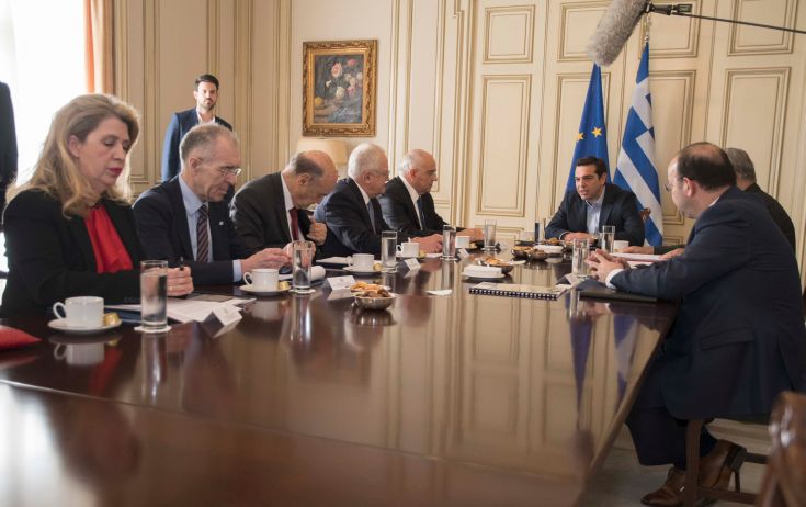 Τα tweet του Αλέξη Τσίπρα μετά τη συνάντηση με τους τραπεζίτες