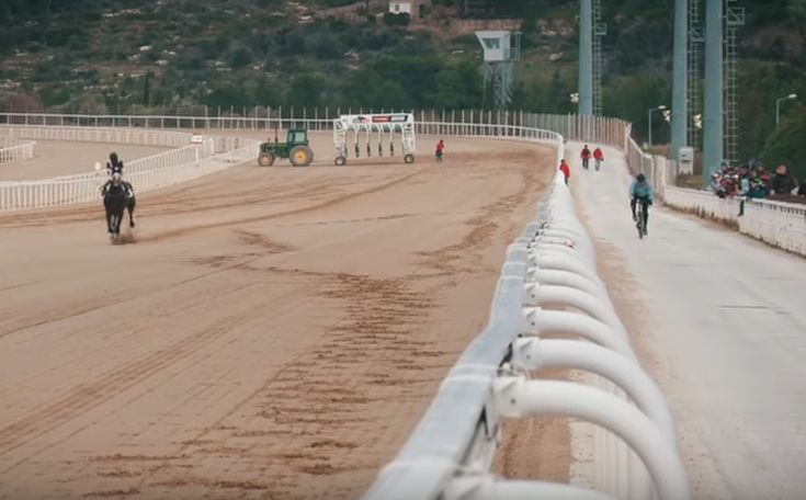 H μονομαχία του Γιώργου Χειμωνέτου με καθαρόαιμο άλογο στον Ιππόδρομο