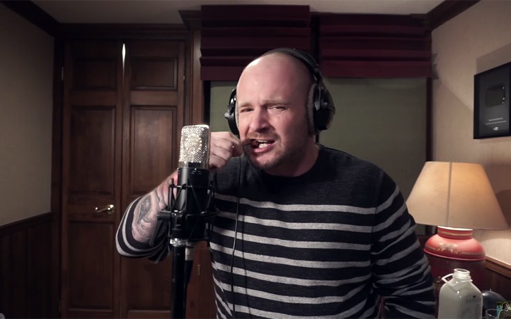 Προσπαθεί να ραπάρει αφού έφαγε την πιο καυτερή πιπεριά στον κόσμο