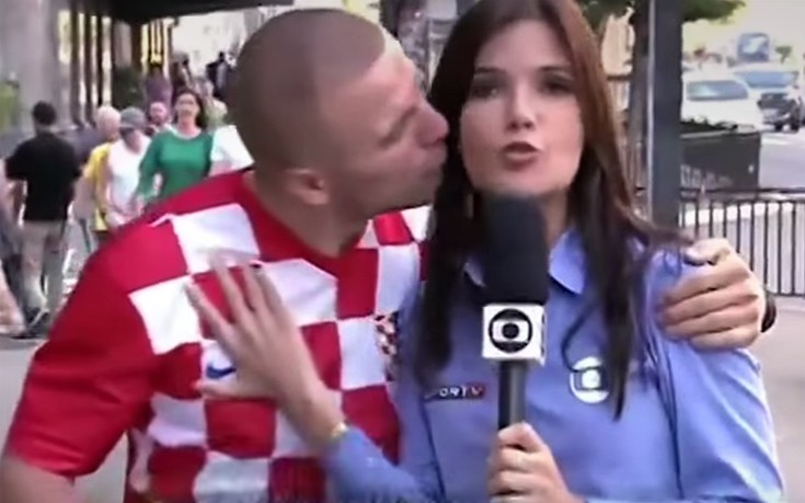 Ερωτικές επιθέσεις σε ρεπόρτερ