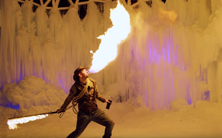 Ο άνθρωπος-δράκος που καίει