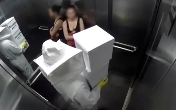 Τι μπορεί να πάει στραβά αν μοιραστείς το ασανσέρ με έναν μελισσοκόμο;