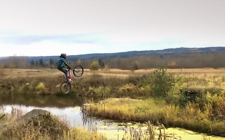 Άτυχοι αναβάτες σε ένα απολαυστικό βίντεο