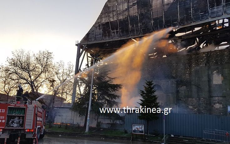 Ολοσχερής καταστροφή της στέγης του τεμένους Βαγιαζήτ