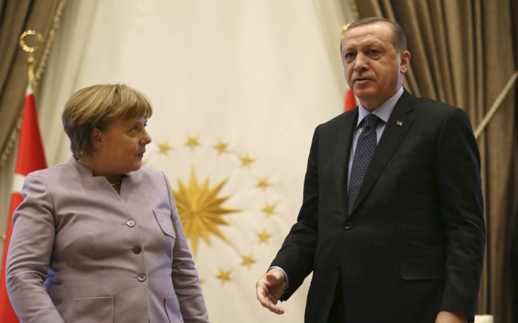 «Δεν αποκαλύπτουμε τις συνομιλίες της Μέρκελ με τον Ερντογάν για τους Έλληνες στρατιωτικούς»