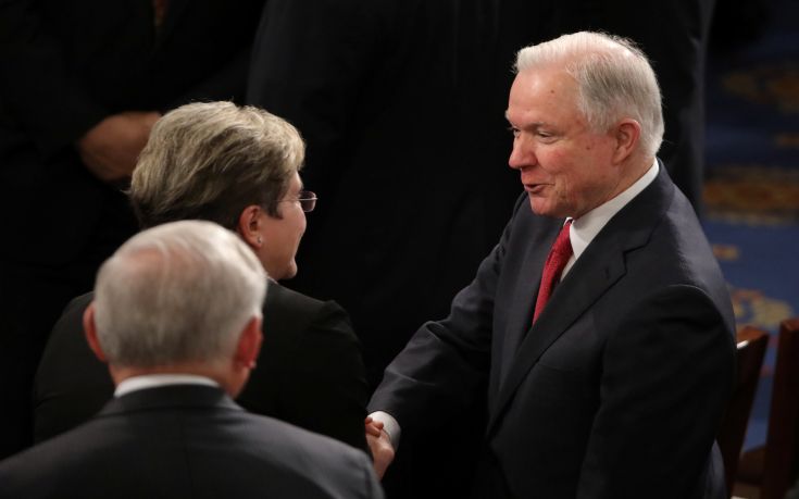 Υπουργός Δικαιοσύνης ΗΠΑ: Να αυτοεξαιρεθώ από την έρευνα για την ρωσική ανάμειξη στις εκλογές