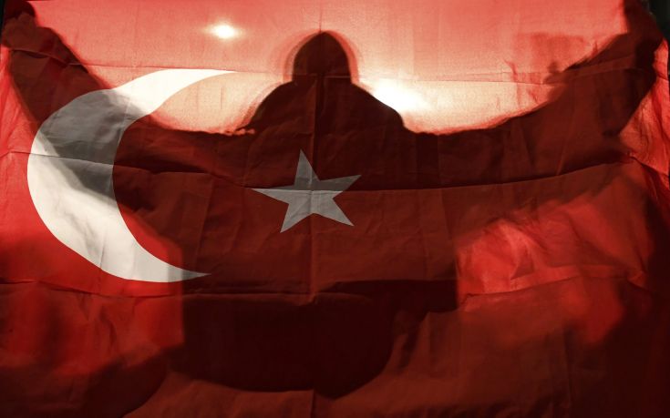 Τουρκικό υλικό από εκλογικό τμήμα απομάκρυναν οι αρχές του Άμστερνταμ