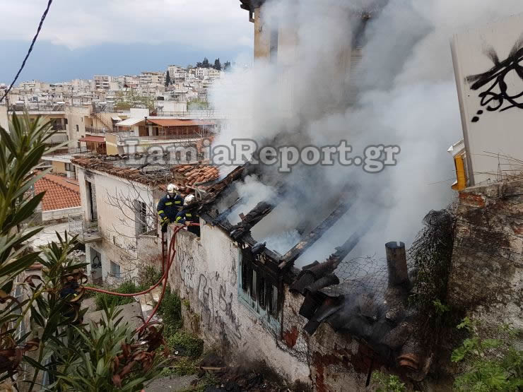 Φωτιά σε σπίτι στο κέντρο της Λαμίας