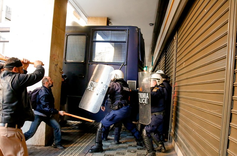 Λαϊκή Ενότητα: Με ΜΑΤ και βία υποδέχτηκε τους αγρότες η κυβέρνηση Τσίπρα – Καμένου