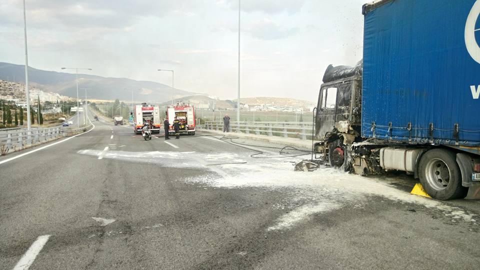 Φωτιά σε φορτηγό στην Ιόνια Οδό