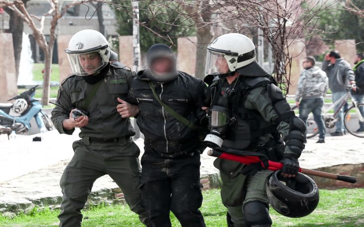 Τρεις συλλήψεις για τα επεισόδια μεταξύ αντιεξουσιαστών και αστυνομίας