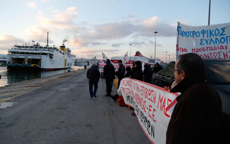 Έφτασαν στον Πειραιά οι αγρότες από την Κρήτη