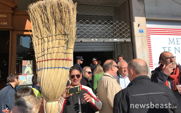 Συγκέντρωση απλήρωτων εργαζομένων των Δήμων στο Κέντρο της Αθήνας