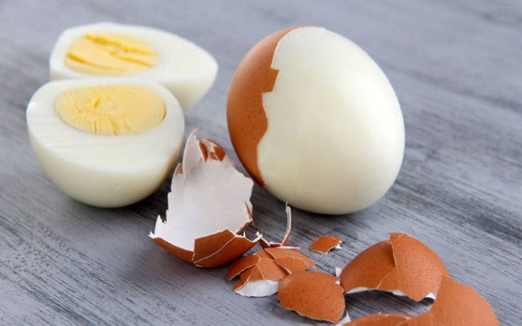 Τι πρέπει να κάνουμε για να μη σπάνε τα αυγά όταν βράζουν