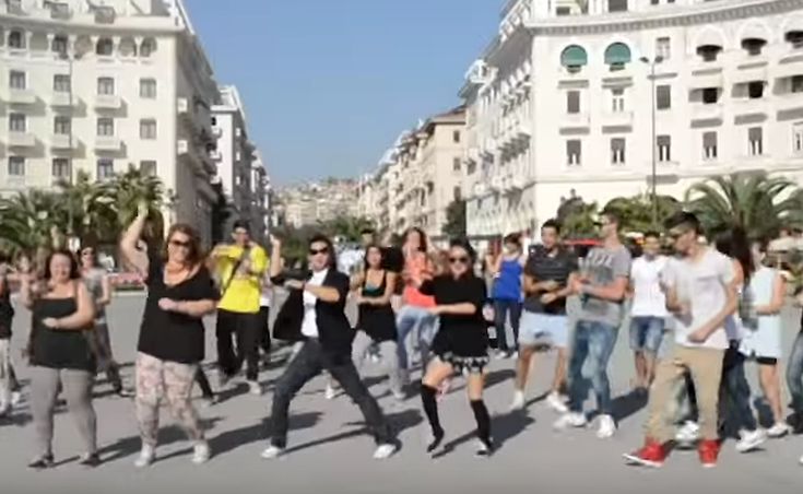 Ο Ορέστης Τσανγκ χορεύει Gangnam Style στους δρόμους της Θεσσαλονίκης