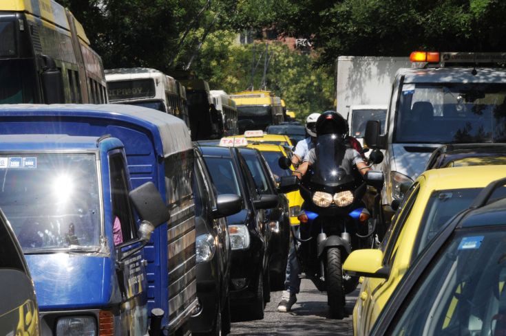 Απέραντο μποτιλιάρισμα στους δρόμους της Αθήνας