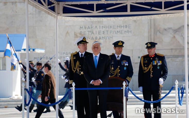 Σύσσωμος ο πολιτικός κόσμος στην εξέδρα των επισήμων