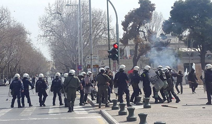 Συμπλοκές μεταξύ αντιεξουσιαστών και αστυνομίας στο Λευκό Πύργο