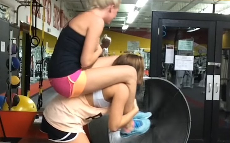 Ξανθιές και γκάφες πάνε παρέα