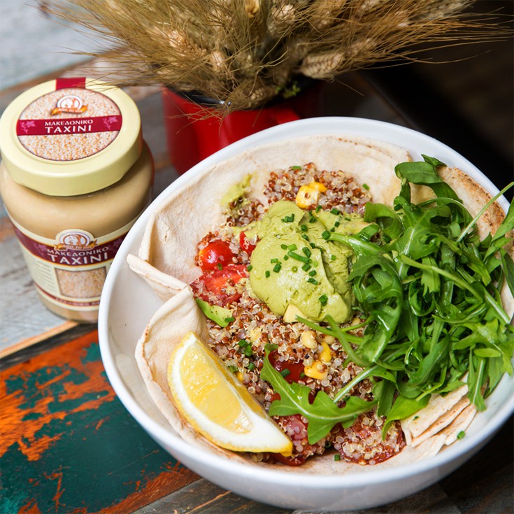 Σαλάτα Κινόα με Αβοκάντο & Μακεδονικό Ταχίνι Σαλάτα Κινόα με Αβοκάντο & Μακεδονικό Ταχίνι